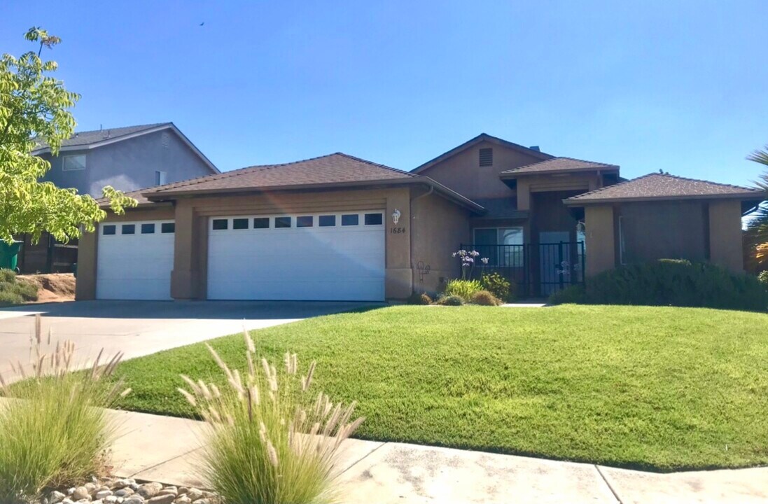 1684 Bella Vista Ct in Paso Robles, CA - Foto de edificio