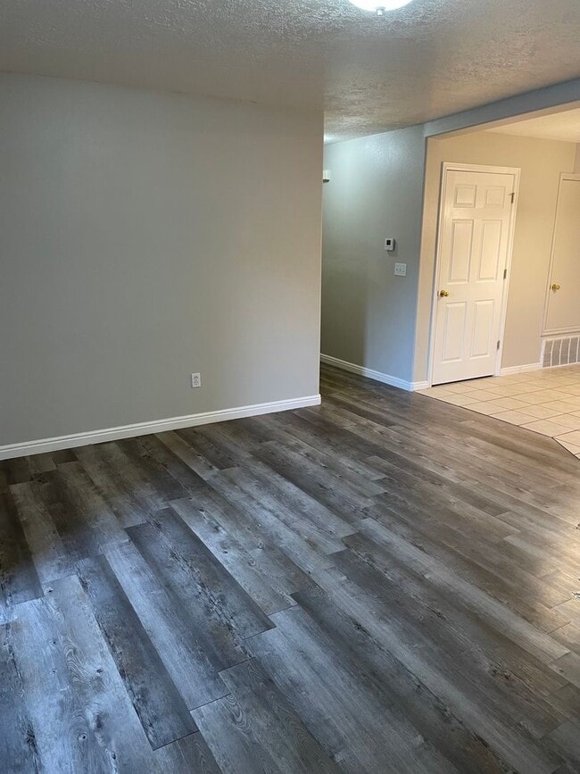 8083 N Ridge Loop E in Eagle Mountain, UT - Building Photo - Building Photo