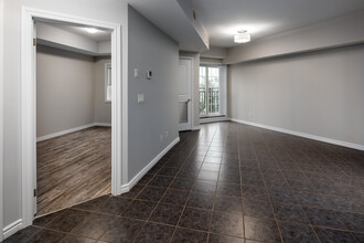 Rittenhouse Place in Kitchener, ON - Building Photo - Interior Photo