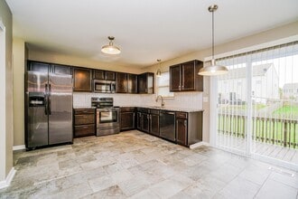 179 Cottonwood Pl in Commercial Point, OH - Building Photo - Building Photo