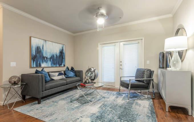 6777 Sommerall Dr in Houston, TX - Building Photo