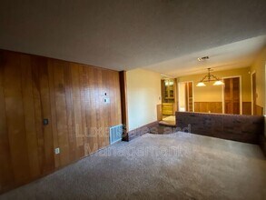 6017 NW 56th St in Warr Acres, OK - Building Photo - Building Photo