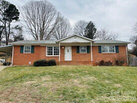 1025 Shenandoah Dr in Gastonia, NC - Building Photo