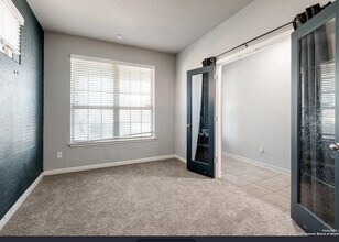 1823 Finland Palm in San Antonio, TX - Foto de edificio - Building Photo