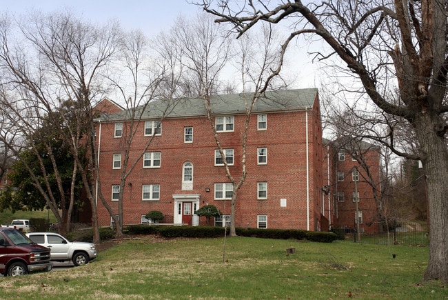 Arbor Heights in Arlington, VA - Foto de edificio - Building Photo
