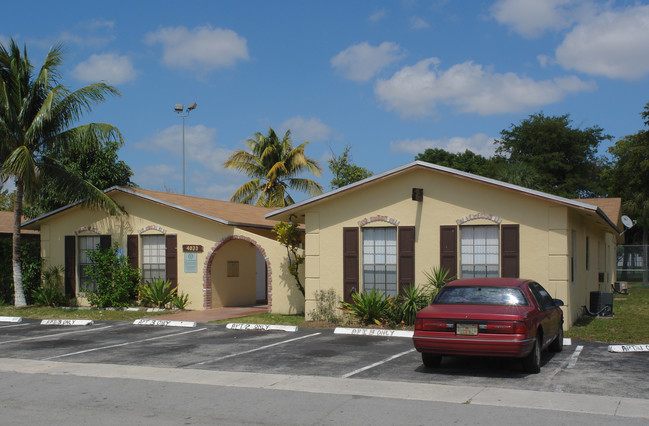 4030 NW 30th Ter in Fort Lauderdale, FL - Foto de edificio - Building Photo