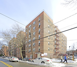 Kendall Hall Apartments in Flushing, NY - Building Photo - Building Photo