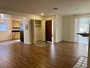 451 S Oakland Ave in Pasadena, CA - Building Photo - Building Photo