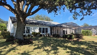 25316 Crestwater Dr in Leesburg, FL - Building Photo - Building Photo