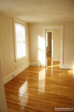 60-62 Bedford St. Unit 62 #2, Unit 62 #2 in Waltham, MA - Building Photo - Building Photo