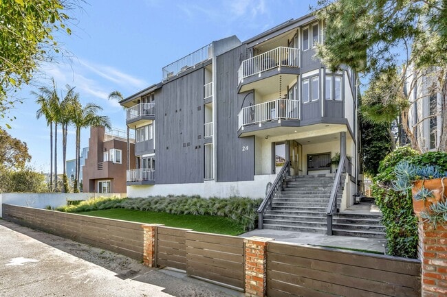 24 E Westwind St in Marina Del Rey, CA - Building Photo - Building Photo