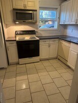 98 Casement Ave in Central Islip, NY - Building Photo