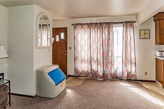 613 E Washington St in New London, WI - Building Photo - Building Photo