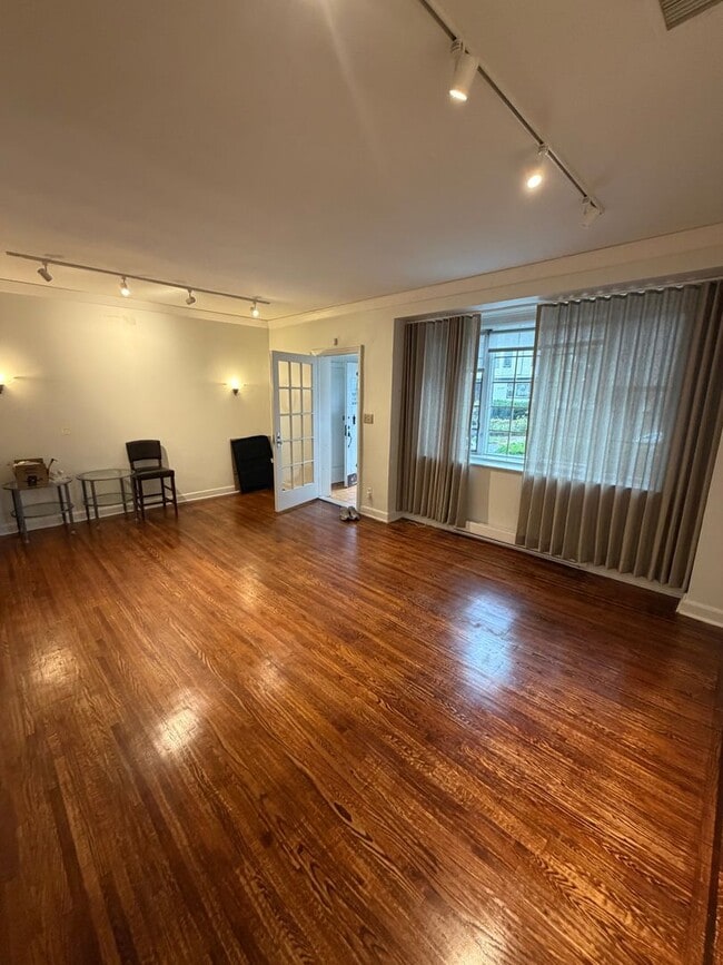 121 Bentley Ave in Jersey City, NJ - Building Photo - Building Photo