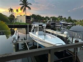 981 NE 26th Ave in Hallandale Beach, FL - Building Photo
