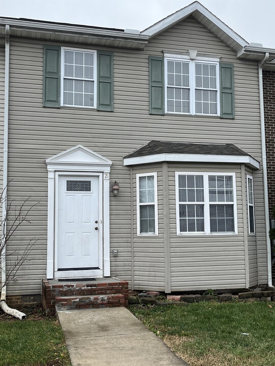 21 Electra Court in Martinsburg, WV - Building Photo