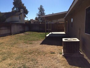 384 Chestnut St in Los Banos, CA - Building Photo - Building Photo