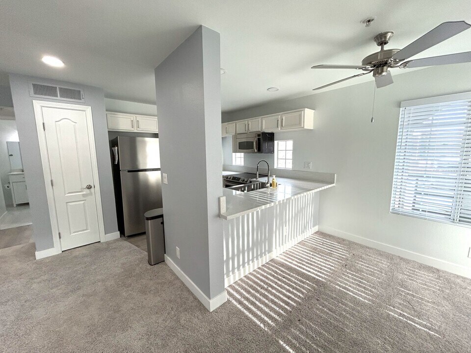 2100 Jetty Rock Dr in Las Vegas, NV - Building Photo