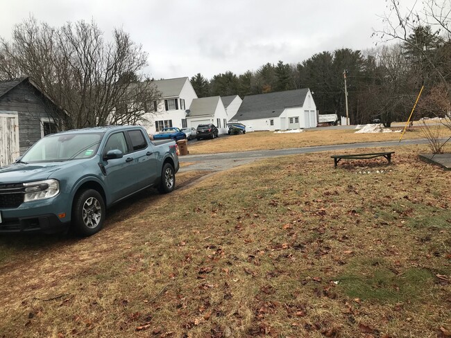 1036 Portland Rd in Saco, ME - Foto de edificio - Building Photo