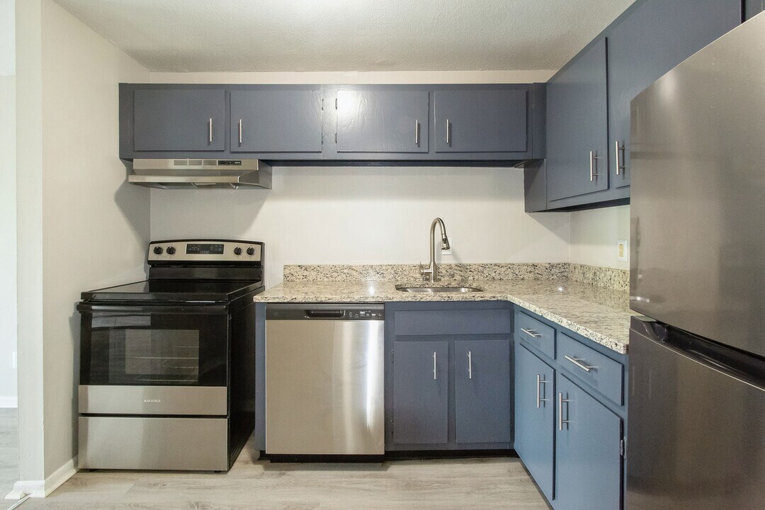 ReNew Bristol in Bristol, CT - Foto de edificio