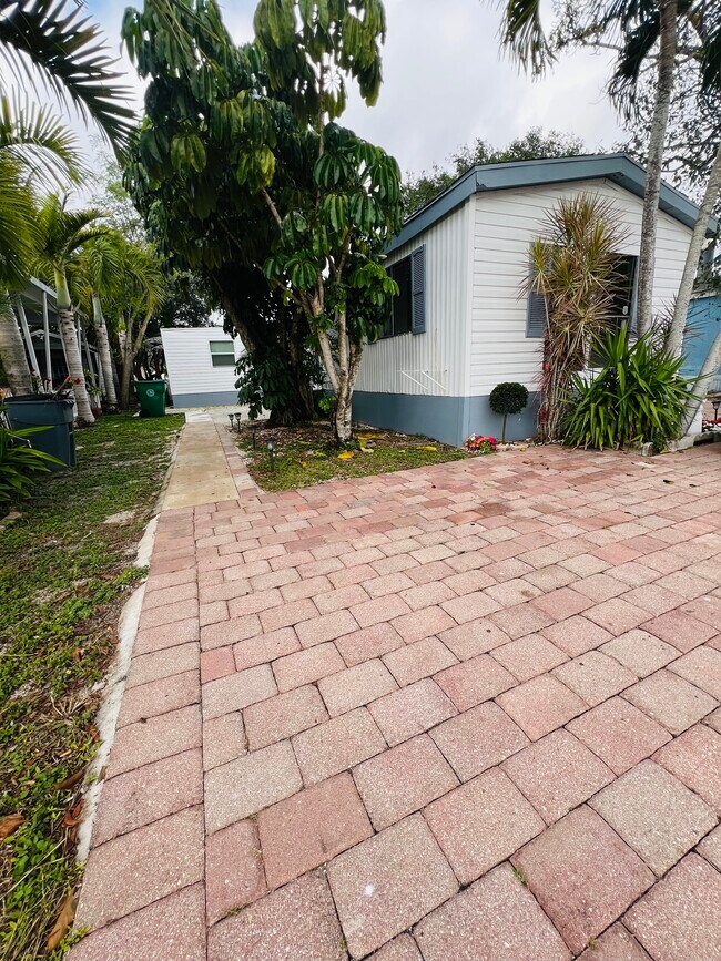 12581 SW 7th St, Unit APT 3 in Davie, FL - Building Photo - Building Photo