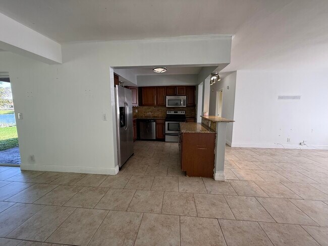 224 Tamoshanter Dr in Palm Springs, FL - Building Photo - Building Photo