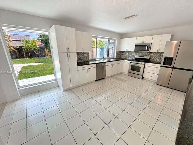 9574 NW 19th Pl in Sunrise, FL - Building Photo - Building Photo