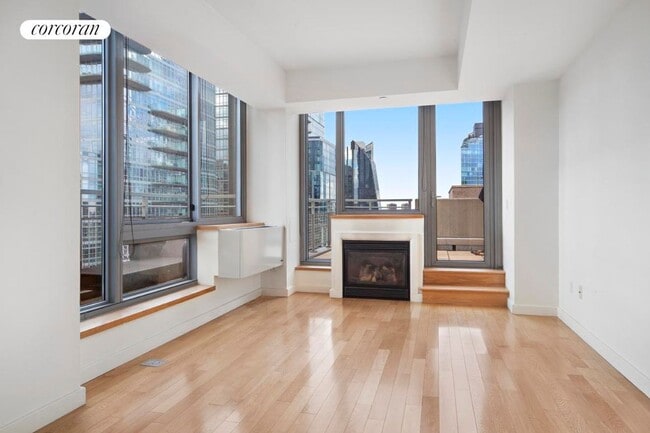 225 W 60th St in New York, NY - Building Photo - Building Photo