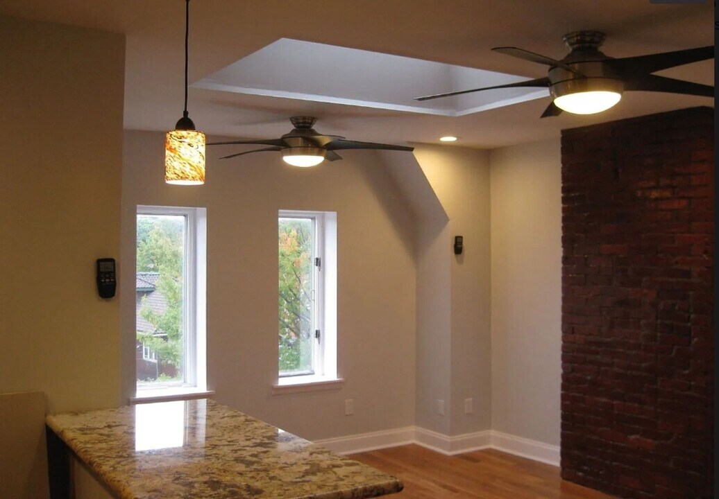 926 Portland St in Pittsburgh, PA - Building Photo