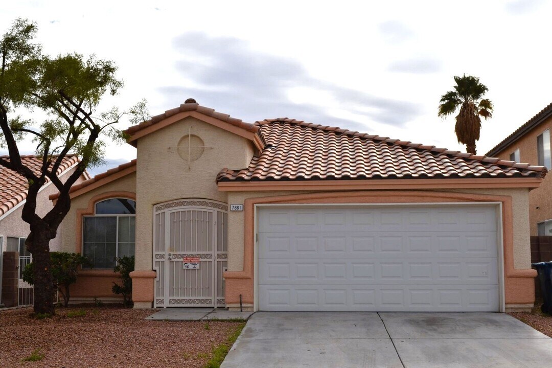 7881 W Rainshower Dr in Las Vegas, NV - Building Photo