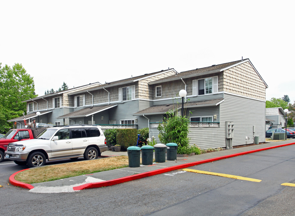 Green Leaf Apartments in Kenmore, WA - Building Photo