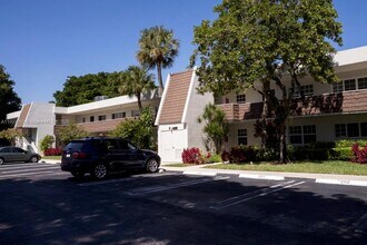 4017 N Cypress Dr in Pompano Beach, FL - Building Photo - Building Photo