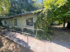 16 Van Ness Ave in Ashland, OR - Building Photo - Building Photo