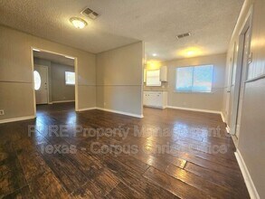 1710 Sun Beam Dr in Corpus Christi, TX - Building Photo - Building Photo