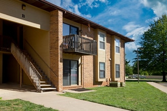 Catalpa East in Springfield, MO - Building Photo - Building Photo