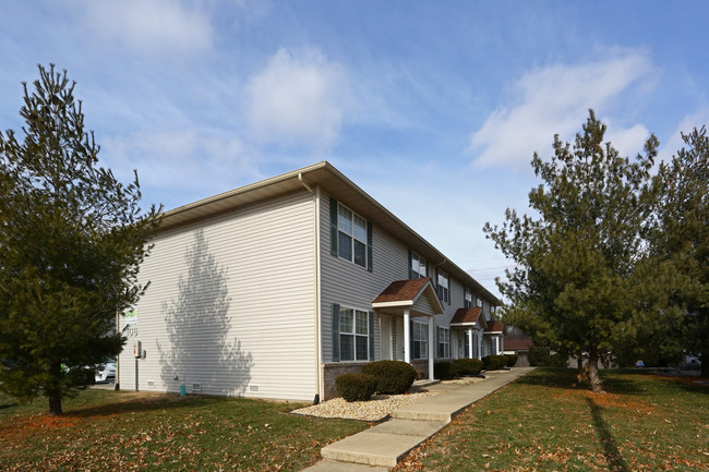 Autumn Pine Apartment Buildings in O'Fallon, IL - Building Photo - Building Photo