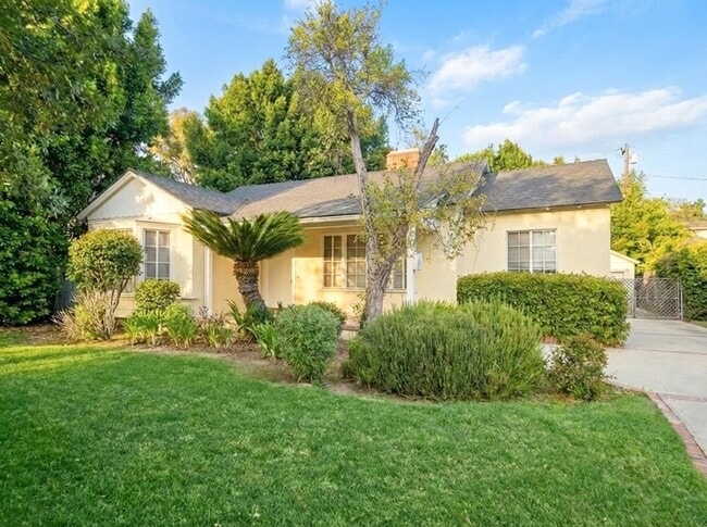 property at 4332 Sunnyslope Ave