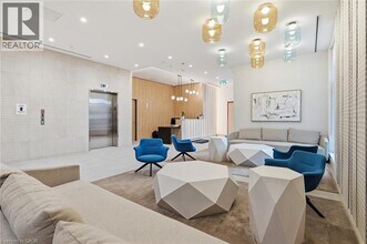 500 Plains Rd E in Burlington, ON - Building Photo - Building Photo