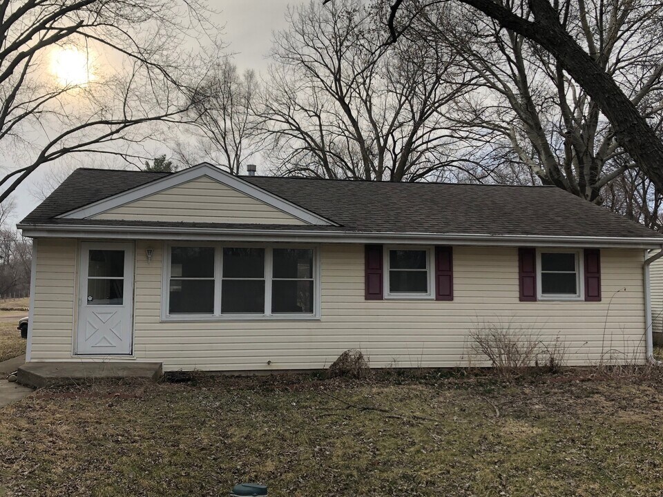 116 Pauline Ave in Crystal Lake, IL - Building Photo