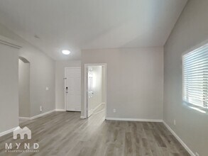 3412 W Fraktur Rd in Phoenix, AZ - Building Photo - Building Photo