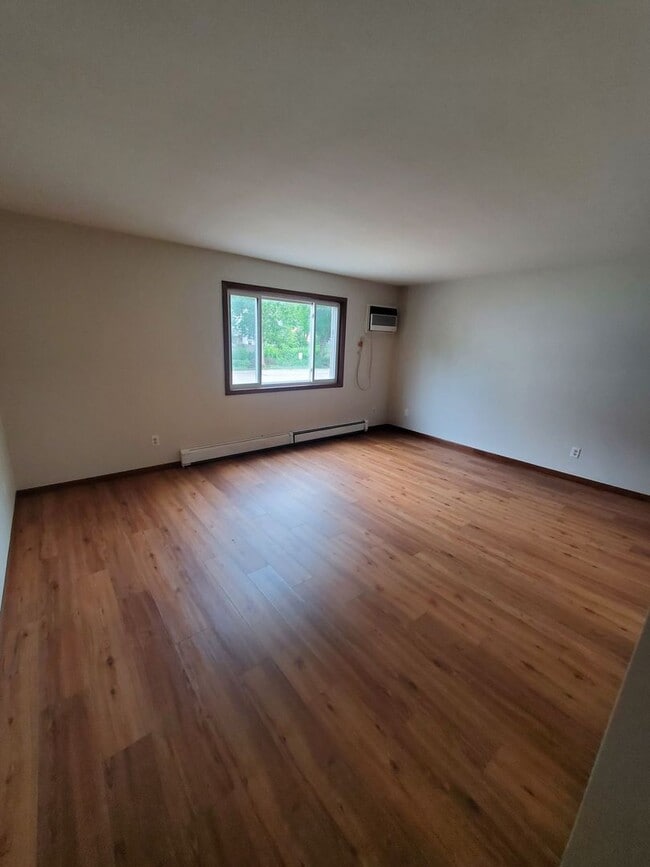 405 N East Ave in Waukesha, WI - Building Photo - Building Photo