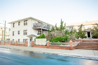 65 W Broadway in Long Beach, NY - Building Photo - Building Photo