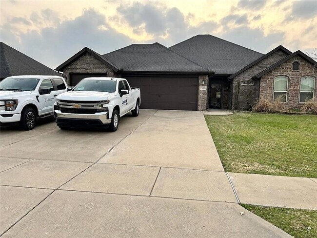 property at 1900 SW Cypress St