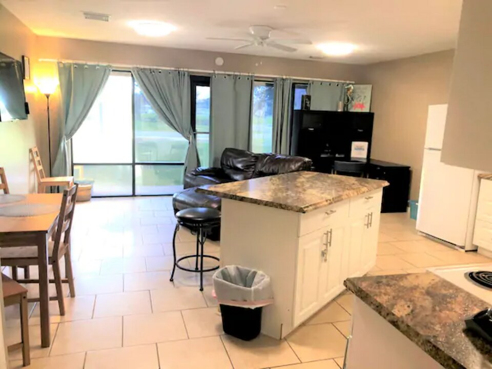 113 Miller Mac Rd in Apollo Beach, FL - Building Photo