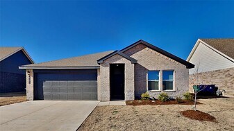6101 Green Meadow Ln in Oklahoma City, OK - Building Photo