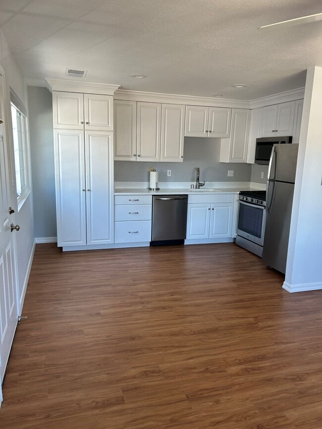 property at 204 Toyon Ln