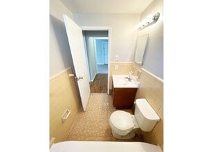 566 Lowell Ave in Cincinnati, OH - Building Photo - Building Photo