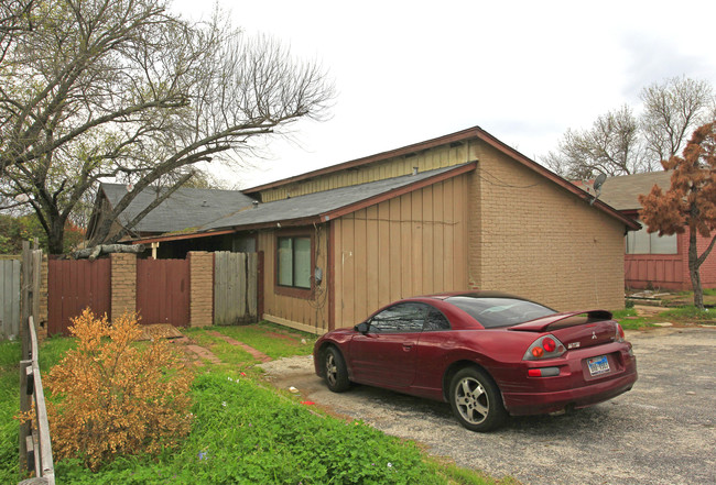 Rundberg Lane Duplexes in Austin, TX - Foto de edificio - Building Photo