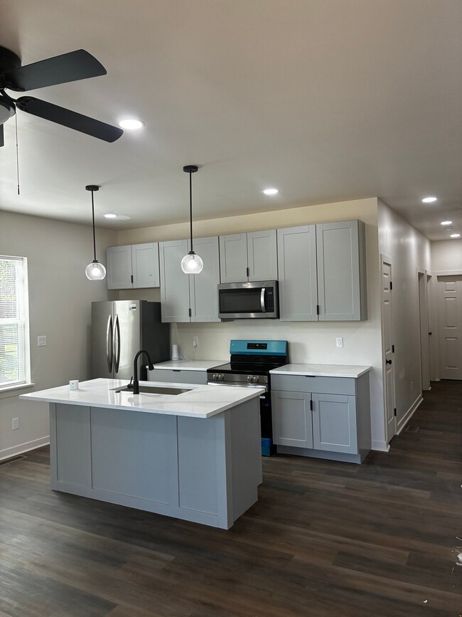 property at 824 W 29th St