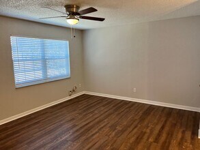 2411 W Stroud Ave in Tampa, FL - Building Photo - Building Photo